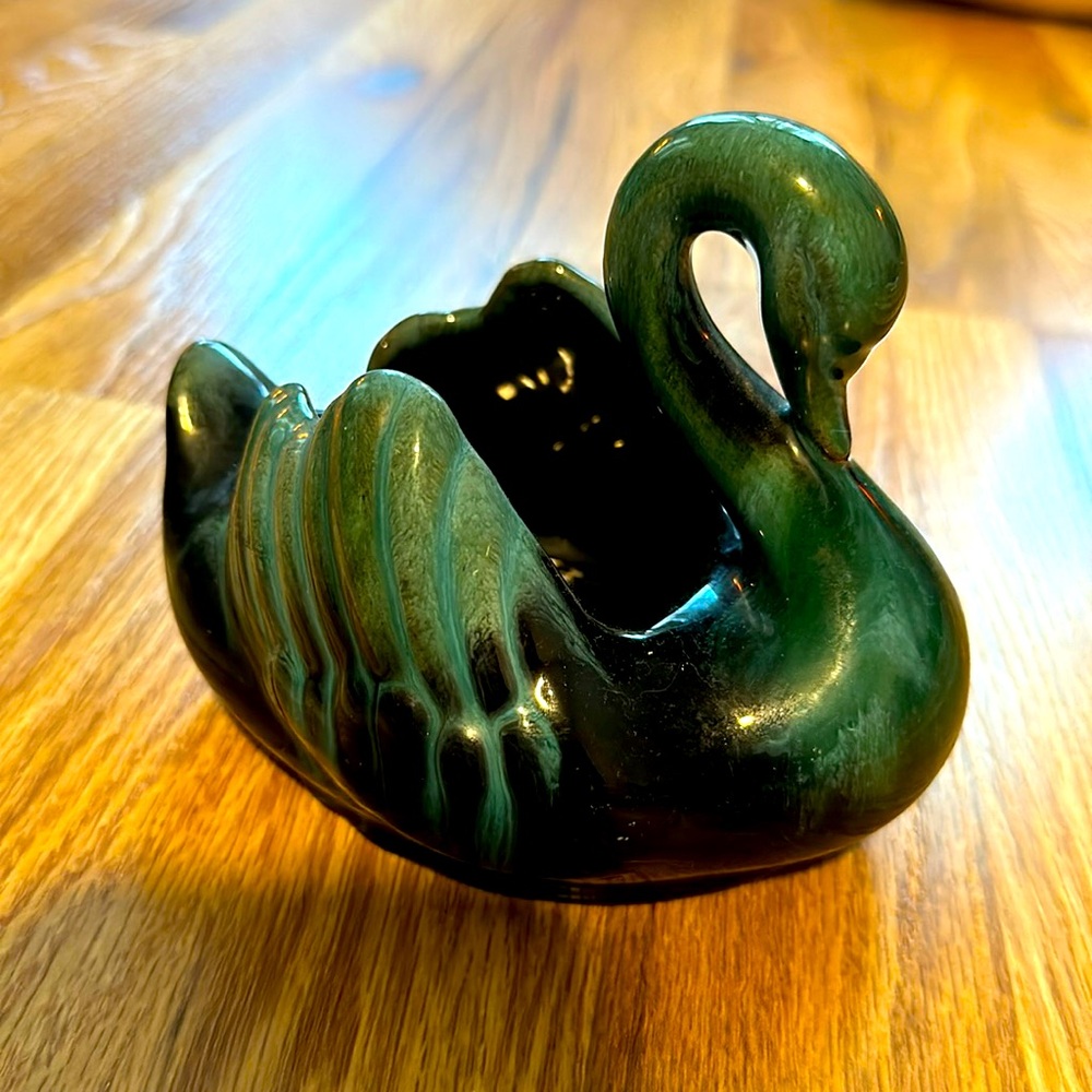 💚10  Vintage Blue Mountain Pottery Swan Green and Black Drip Glaze